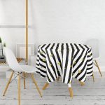 - MasaYuv-6696-Gorsel2 - Realhomes Siyah Beyaz Sütun Çizgiler Üzerine Hardal Kalp Motifli Yuvarlak Masa Örtüsü - Çap 140cm Realhomes