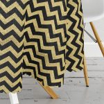 - MasaYuv-7114-Gorsel3 - Realhomes  Siyah Zeminde Gold Kalp Desenli Dijital Baskılı Modern Yuvarlak Masa Örtüsü - Çap 140cm Realhomes