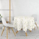 - MasaYuv-7125-Gorsel2 - Realhomes Beyaz Zeminde Gold Ok Motifli Dijital Baskılı Modern Yuvarlak Masa Örtüsü - Çap 140cm Realhomes