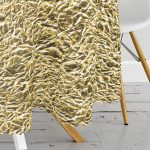 - MasaYuv-7130-Gorsel3 - Realhomes  Gold Zeminli Beyaz Yıldız Desenli Dijital Baskılı Modern Yuvarlak Masa Örtüsü - Çap 140cm Realhomes