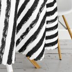 Beyaz Zeminli Siyah Renkli Çizgi Dijital Baskılı Modern Yuvarlak Masa Örtüsü - Çap 140cm Realhomes