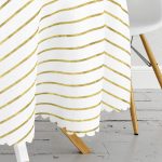 - MasaYuv-7140-Gorsel3 - Realhomes  Beyaz Zemin Üzerinde Gold Renkli Yatay Çizgili Modern Yuvarlak Masa Örtüsü - Çap 140cm Realhomes