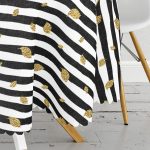 - MasaYuv-7165-Gorsel3 - Realhomes Siyah Beyaz Zeminli Gold Yaprak Desenli Dijital Baskılı Modern Yuvarlak Masa Örtüsü - Çap 140cm Realhomes