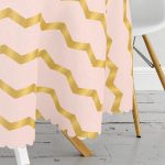 Pudra Zeminde Gold Renkli Zigzag Desenli Dijital Baskılı Modern Yuvarlak Masa Örtüsü - Çap 140cm Realhomes