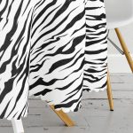 Beyaz Zeminli Siyah Çizgi Desenli Dijital Baskılı Modern Yuvarlak Masa Örtüsü - Çap 140cm Realhomes