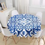 - MasaYuv-7212-Gorsel1 - Realhomes Mavi Zemin Üzerinde Çini Desenli Dijital Baskılı Modern Yuvarlak Masa Örtüsü - Çap 140cm Realhomes