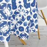 Beyaz Zemin Üzerinde Çini Desenli Dijital Baskılı Modern Yuvarlak Masa Örtüsü - Çap 140cm Realhomes