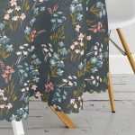 - MasaYuv-7252-Gorsel3 - Realhomes  Siyah Zemin Üzerinde Rengarenk Çiçek Desenli Yuvarlak Masa Örtüsü - Çap 140cm Realhomes