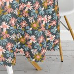 Siyah Zemin Üzerinde Rengarenk Çiçek Desenli Yuvarlak Masa Örtüsü - Çap 140cm Realhomes