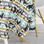 - MasaYuv-7300-Gorsel3 - Realhomes  Beyaz Zemin Üzerinde Renkli Çizgli Yaprak Desenli Modern Yuvarlak Masa Örtüsü - Çap 140cm Realhomes