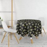 Siyah Zemin Üzerinde Papatya Desenli Dijital Baskılı Modern Yuvarlak Masa Örtüsü - Çap 140cm Realhomes