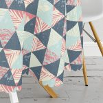 - MasaYuv-7329-Gorsel3 - Realhomes Renkli Zemin Üzerinde Üçgen Desenli Dijital Baskılı Modern Yuvarlak Masa Örtüsü - Çap 140cm Realhomes