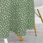 - MasaYuv-7494-Gorsel3 - Realhomes Yeşil Zemimli Beyaz Puantiyeli Dijital Baskılı Modern Yuvarlak Masa Örtüsü - Çap 140cm Realhomes