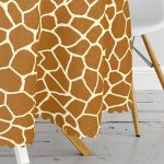 - MasaYuv-7609-Gorsel3 - Realhomes Renkli Zemin Üzerinde Geometrik Çizim Dijital Baskılı Modern Yuvarlak Masa Örtüsü - Çap 140cm Realhomes