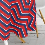 - MasaYuv-7627-Gorsel3 - Realhomes Lacivert Zemin Üzerinde Bordo Renkli Geometrik Çizimli Yuvarlak Masa Örtüsü - Çap 140cm Realhomes