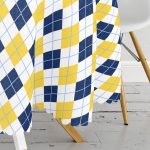 - MasaYuv-7632-Gorsel3 - Realhomes  Beyaz Zemin Üzerinde Baklava Desenli Dijital Baskılı Modern Yuvarlak Masa Örtüsü - Çap 140cm Realhomes