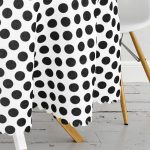 - MasaYuv-7695-Gorsel3 - Realhomes Beyaz Zemin Üzerinde Puantiyeli Gold Detaylı Love Yazılı Yuvarlak Masa Örtüsü - Çap 140cm Realhomes