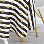 - MasaYuv-7698-Gorsel3 - Realhomes Beyaz Zeminli Gold Detaylı Puantiye Dijital Baskılı Modern Yuvarlak Masa Örtüsü - Çap 140cm Realhomes