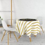 - MasaYuv-7701-Gorsel2 - Realhomes Beyaz Zemin Üzerinde Gold Detaylı Happy Holidays Yazılı Yuvarlak Masa Örtüsü - Çap 140cm Realhomes