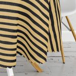 Gold Zemin Üzerinde Siyah Çizgili Dijital Baskılı Modern Yuvarlak Masa Örtüsü - Çap 140cm Realhomes