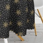 Siyah Zemin Üzerinde Gold Renkli Kartanesi Desenli Modern Yuvarlak Masa Örtüsü - Çap 140cm Realhomes