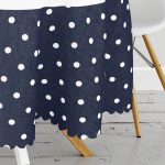 Beyaz Zemin Üzerinde Renkli Balık Desenli Yuvarlak Masa Örtüsü - Çap 140cm Realhomes