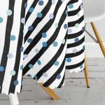 Beyaz Zemin Üzerinde Geometrik Çizimli Renkli Puantiyeli Yuvarlak Masa Örtüsü - Çap 140cm Realhomes