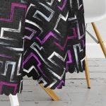 Siyah Zemin Üzerinde Renkli Geometrik Desenli Dijital Baskılı Modern Yuvarlak Masa Örtüsü - Çap 140cm Realhomes