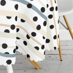 - MasaYuv-7749-Gorsel3 - Realhomes  Beyaz Zemin Üzerinde Puantiye Desenli Dijital Baskılı Modern Yuvarlak Masa Örtüsü - Çap 140cm Realhomes