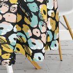 - MasaYuv-7890-Gorsel3 - Realhomes  Siyah Zemin Üzerinde Renkli Geometrik Desenli Dijital Baskılı Yuvarlak Masa Örtüsü - Çap 140cm Realhomes