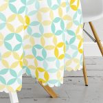 Beyaz Zemin Üzerinde Renkli Geometrik Desenli Dijital Baskılı Yuvarlak Masa Örtüsü - Çap 140cm Realhomes