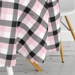 - MasaYuv-7924-Gorsel3 - Realhomes  Beyaz Zeminli Siyah Ekose Desenli Dijital Baskılı Modern Yuvarlak Masa Örtüsü - Çap 140cm Realhomes