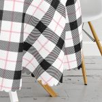 Beyaz Zeminli Siyah Ekose Desenli Dijital Baskılı Modern Yuvarlak Masa Örtüsü - Çap 140cm Realhomes