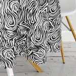 Siyah Zeminli Beyaz Geometrik Desenli Dijital Baskılı Modern Yuvarlak Masa Örtüsü - Çap 140cm Realhomes