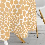 - MasaYuv-8043-Gorsel3 - Realhomes Beyaz Zemin Üzerinde Pastel Renkli Geometrik Desenli Yuvarlak Masa Örtüsü - Çap 140cm Realhomes