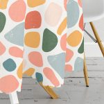 - MasaYuv-8159-Gorsel3 - Realhomes  Beyaz Zeminli Geometrik Desenli Dijital Baskılı Modern Yuvarlak Masa Örtüsü - Çap 140cm Realhomes