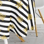 Beyaz Zemin Üzerinde Siyah Çizgili Gold Detaylı Kartanesi Yuvarlak Masa Örtüsü - Çap 140cm Realhomes