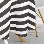 Beyaz Zemin Üzerinde Siyah Yatay Çizgili Gold Renkli Love Yazılı Yuvarlak Masa Örtüsü - Çap 140cm Realhomes