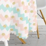 Beyaz Zemin Üzerinde Renkli Zigzag Desenli Geometrik Desenli Yuvarlak Masa Örtüsü - Çap 140cm Realhomes