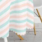 - MasaYuv-8219-Gorsel3 - Realhomes Beyaz Zemin Üzerinde Gold Detaylı Love Yazılı Dijital Baskılı Modern Yuvarlak Masa Örtüsü - Çap 140cm Realhomes