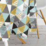 Pastel Zemin Üzerinde Gold Detaylı Geometrik Desenli Yuvarlak Masa Örtüsü - Çap 140cm Realhomes