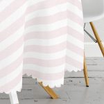 Beyaz Zemin Üzerinde Pembe Yatay Çizgili Gold Detaylı Kalp Desenli Yuvarlak Masa Örtüsü - Çap 140cm Realhomes