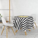 Beyaz Zemin Üzerinde Siyah Yatay Çizgili Gold Detaylı Kalp Desenli Yuvarlak Masa Örtüsü - Çap 140cm Realhomes