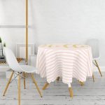 Beyaz Zemin Üzerinde Pembe Yatay Çizgili Gold Detaylı Hello Yazılı Yuvarlak Masa Örtüsü - Çap 140cm Realhomes