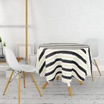 Beyaz Zemin Üzerinde Gold Detaylı Siyah Yatay Çizgili Yuvarlak Masa Örtüsü - Çap 140cm Realhomes