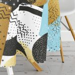 Beyaz Zemin Üzerinde Gold Detaylı Geometrik Desenli Yuvarlak Masa Örtüsü - Çap 140cm Realhomes