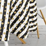 - MasaYuv-8282-Gorsel3 - Realhomes  Beyaz Zemin Üzerinde Siyah Çizgili Gold Detaylı Puantiyeli Yuvarlak Masa Örtüsü - Çap 140cm Realhomes