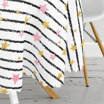 Beyaz Zemin Üzerinde Siyah Çizgili Renkli Yıldız Desenli Yuvarlak Masa Örtüsü - Çap 140cm Realhomes