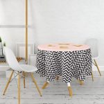 - MasaYuv-8301-Gorsel2 - Realhomes Siyah Zemin Üzerinde Geometrik Zigzag Desenli Love Yazılı Yuvarlak Masa Örtüsü - Çap 140cm Realhomes
