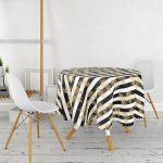 - MasaYuv-8313-Gorsel2 - Realhomes  Beyaz Zemin Üzerinde Gold Detaylı Yaprak Desenli Modern Yuvarlak Masa Örtüsü - Çap 140cm Realhomes